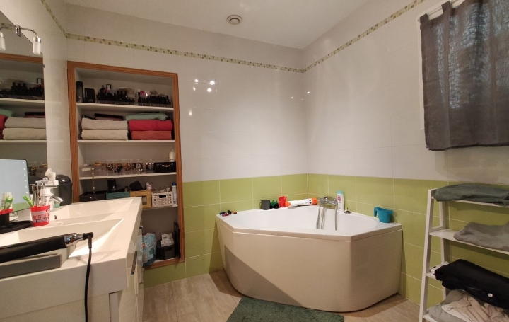 Maison VILLAINES-LA-JUHEL (53700)  92 m2 142 000 € 