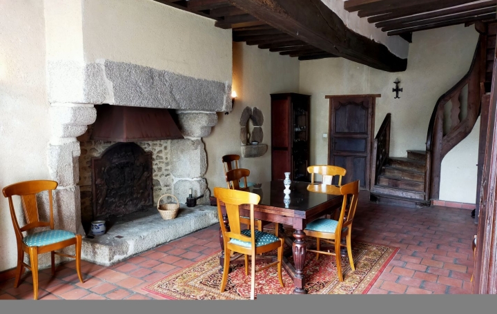 Maison / Villa COURCITE (53700) 200 m<sup>2</sup> 122 000 € 