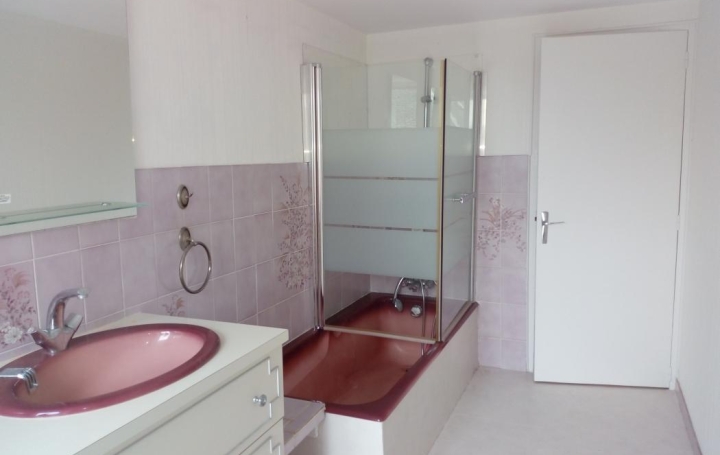 Maison de village COURCITE (53700)  200 m2 122 000 € 