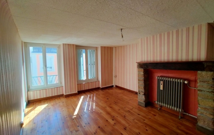 Maison de ville VILLAINES-LA-JUHEL (53700)  126 m2 96 000 € 