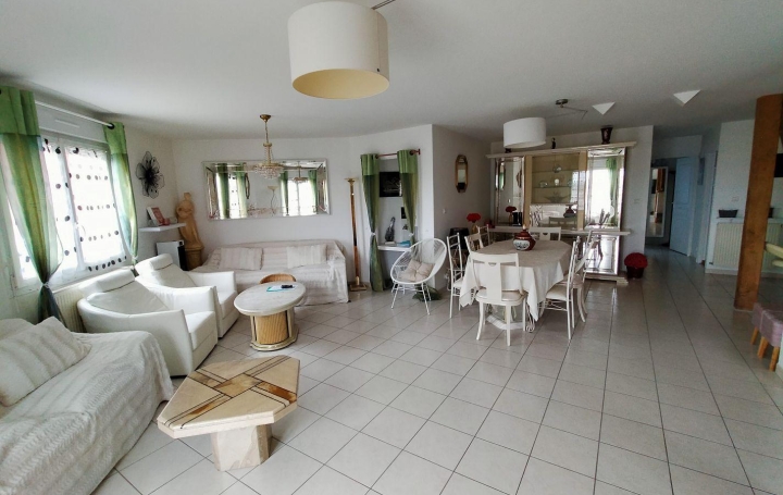 Maison de ville VILLAINES-LA-JUHEL (53700)  290 m2 190 000 € 