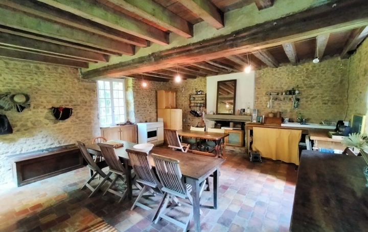 Propriété TRANS (53160)  219 m2 270 400 € 