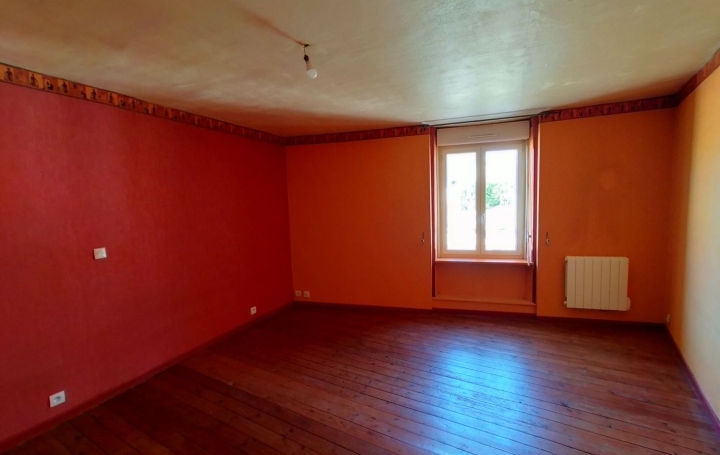 Maison de village COURCITE (53700)  106 m2 80 500 € 