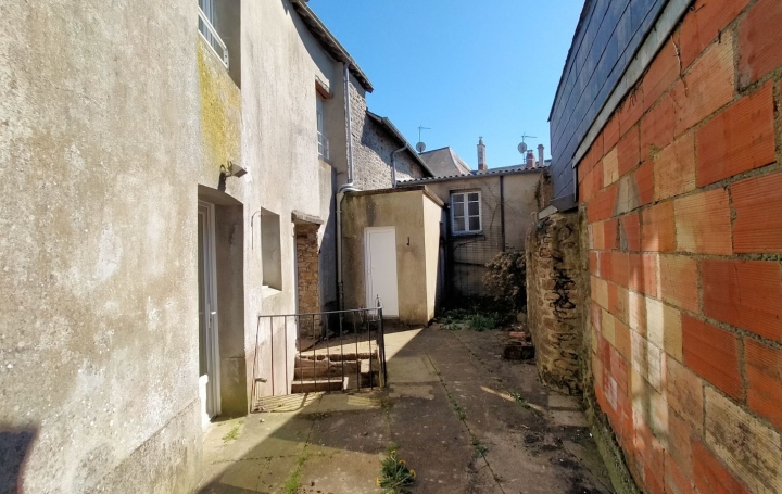 Maison de village COURCITE (53700)  106 m2 80 500 € 