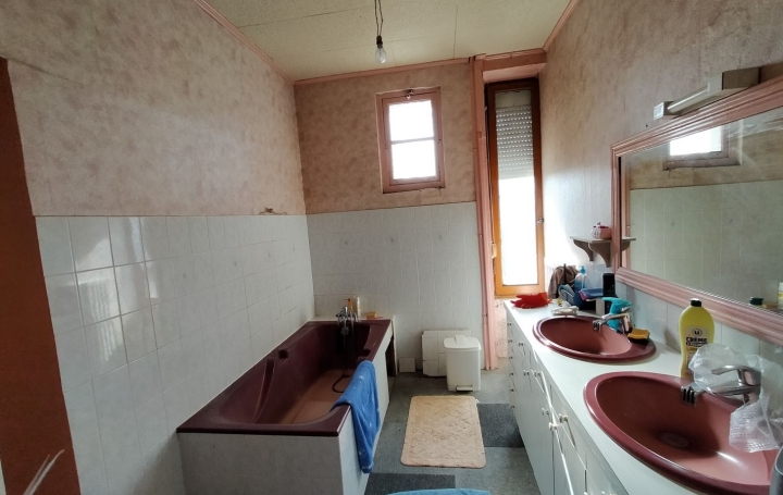 Maison de ville VILLAINES-LA-JUHEL (53700)  165 m2 90 500 € 