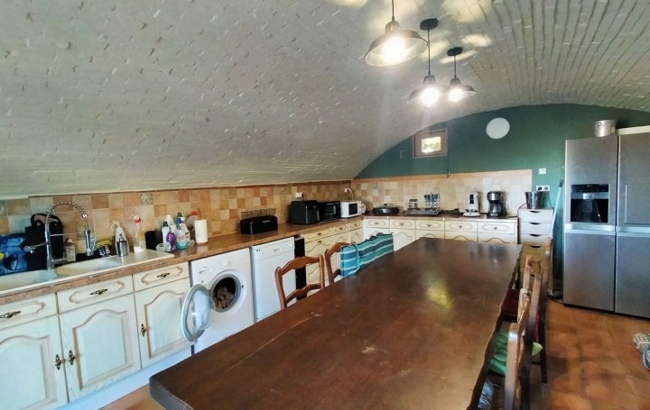 Maison GESVRES (53370)  198 m2 239 200 € 