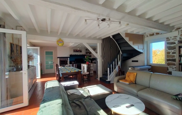Maison GESVRES (53370)  198 m2 239 200 € 