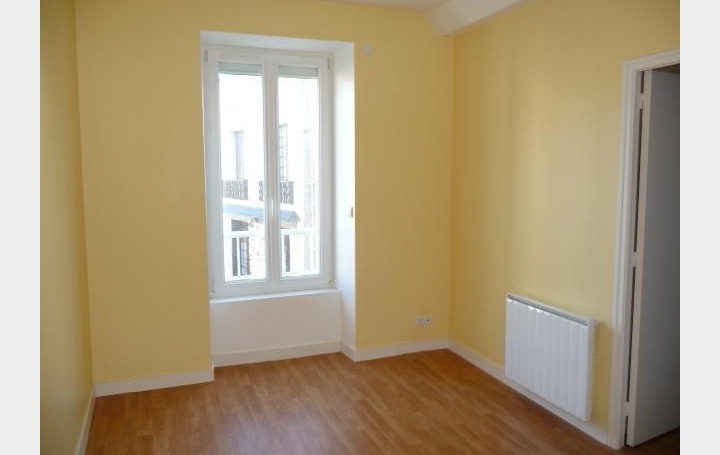 Maison de village CHAMPGENETEUX (53160)  55 m2 33 000 € 