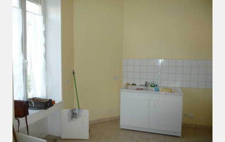 Maison de village CHAMPGENETEUX (53160)  55 m2 33 000 € 