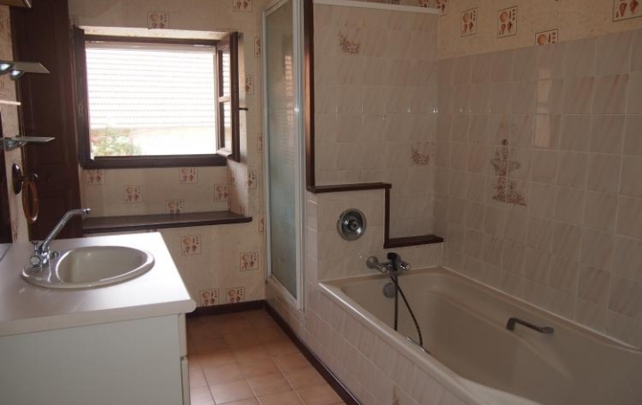 Réseau Immo-diffusion : Appartement P5  ETREPIGNEY  140 m2 660 € 