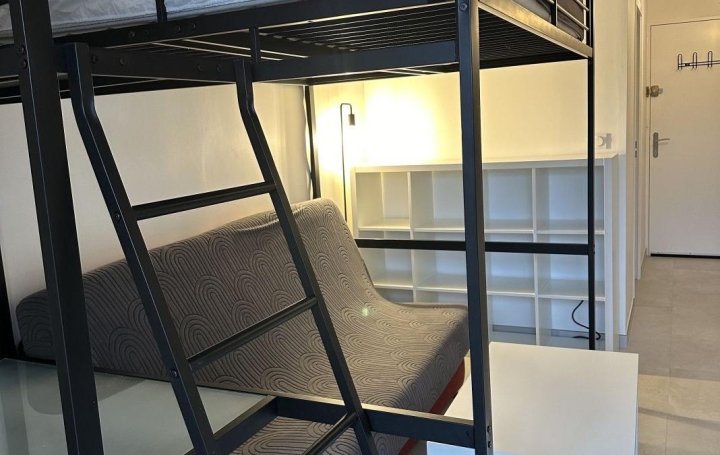 Studio GRABELS (34790)  21 m2 533 € 