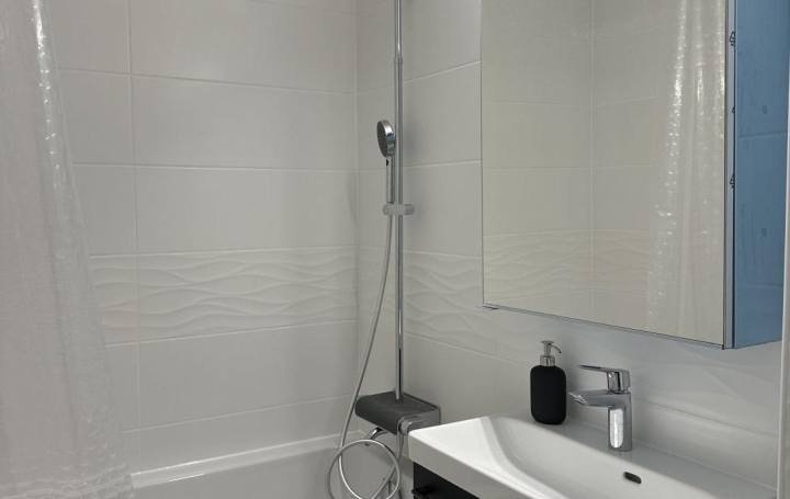 Studio GRABELS (34790)  21 m2 533 € 