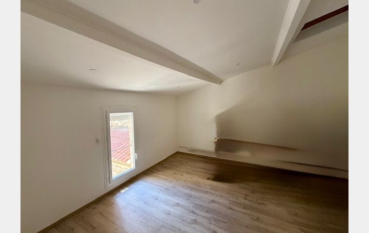 5 Pièces LUNEL (34400)  107 m2 215 000 € 