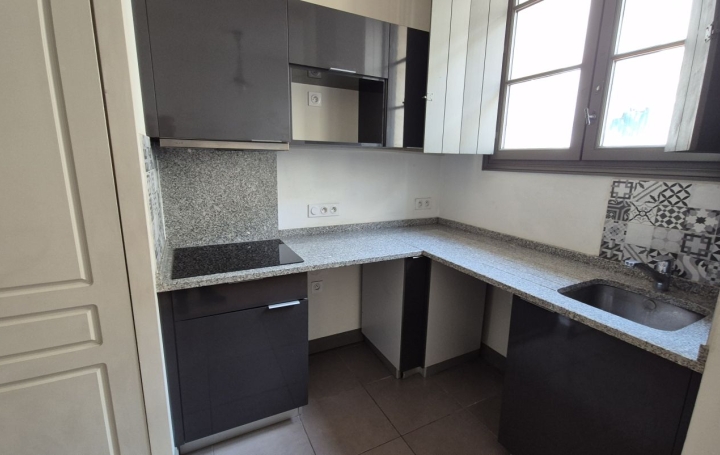 Studio SETE (34200)  39 m2 128 400 € 