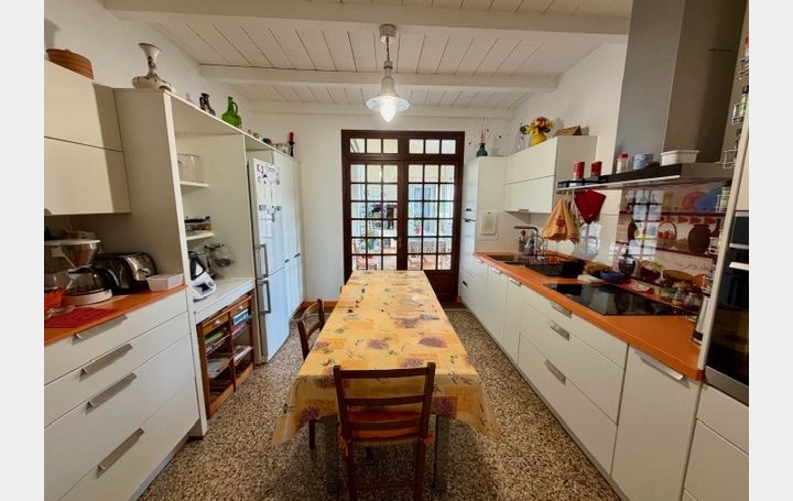 Maison LUNEL (34400)  291 m2 735 000 € 