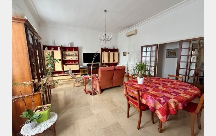 Maison LUNEL (34400)  291 m2 735 000 € 