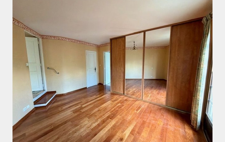 Villa LUNEL (34400)  224 m2 425 000 € 