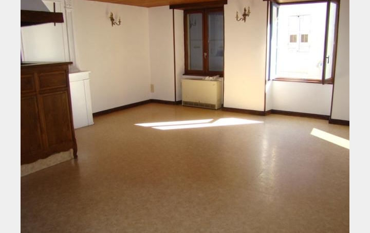 Local commercial LE DONJON (03130)  254 m2 76 300 € 