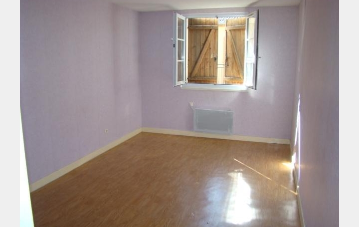 Local commercial LE DONJON (03130)  254 m2 76 300 € 