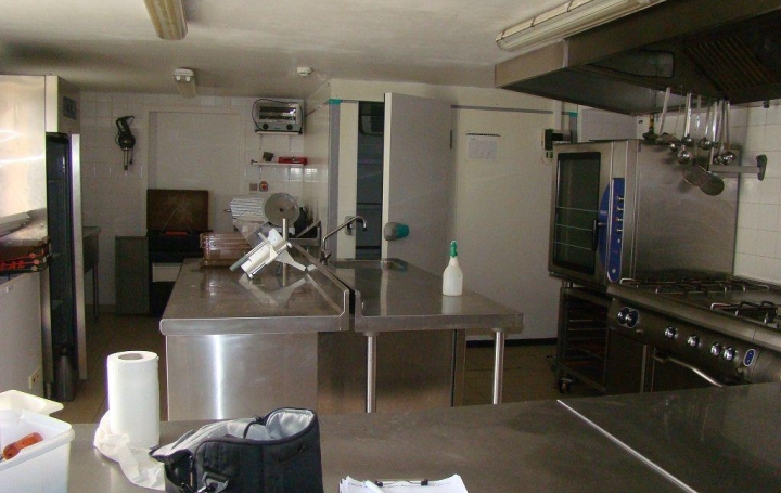 Local commercial DOMPIERRE-SUR-BESBRE (03290)   472 500 € 