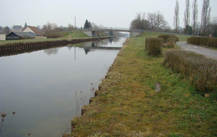 Local commercial DOMPIERRE-SUR-BESBRE (03290)   472 500 € 