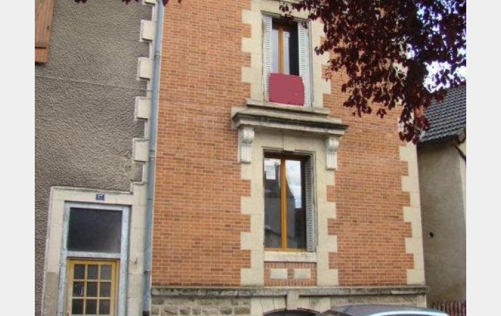 Réseau Immo-diffusion : Immeuble  SAINT-GERMAIN-DES-FOSSES  160 m2 130 000 € 