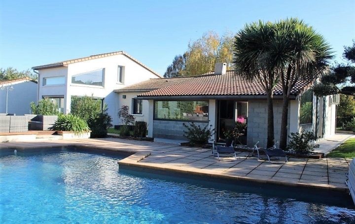 Réseau Immo-diffusion : Maison  MONDONVILLE  168 m2 569 000 € 