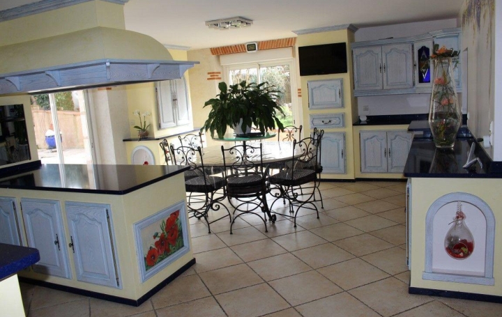 Maison VALENCE (82400)  420 m2 759 200 € 