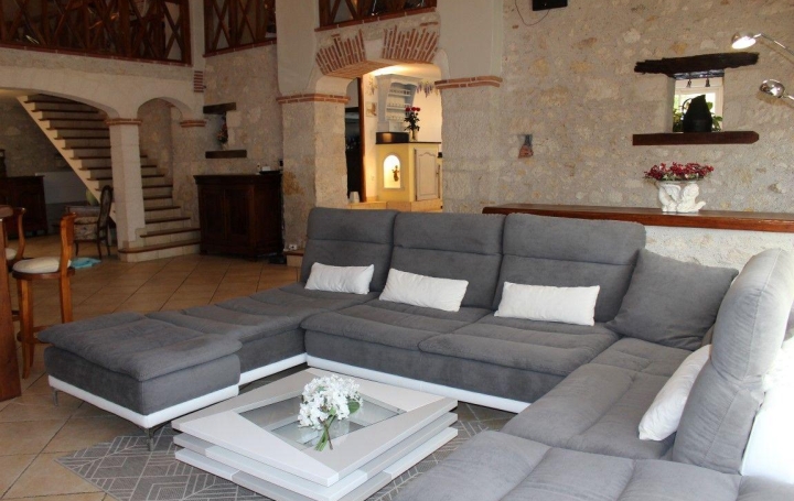 Maison VALENCE (82400)  420 m2 759 200 € 