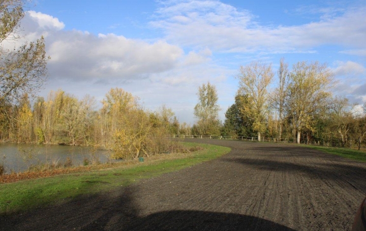 Propriété BEAUMONT-DE-LOMAGNE (82500)  490 m2 1 190 250 € 