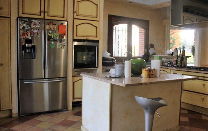 Propriété BEAUMONT-DE-LOMAGNE (82500)  490 m2 1 190 250 € 