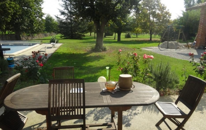 Réseau Immo-diffusion : Maison de village  LEVIGNAC  206 m2 367 450 € 