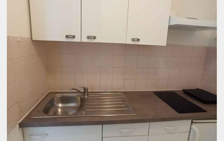 Studio FLEURANCE (32500)  30 m2 300 € 