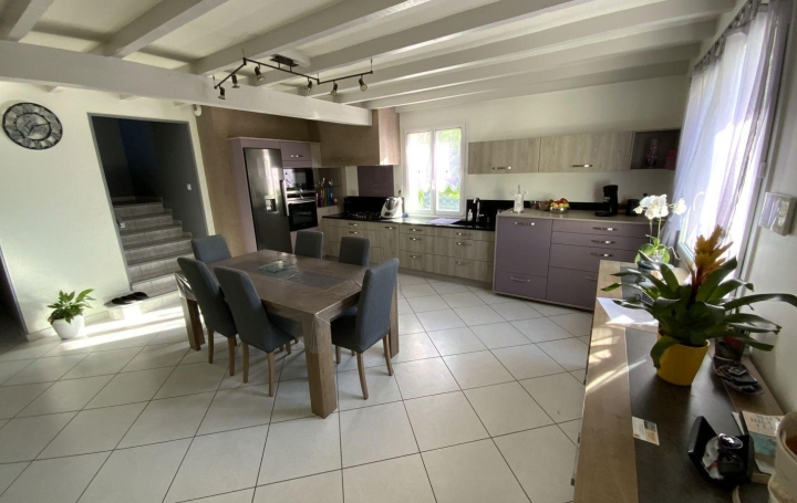 Maison VENDOME (41100)  183 m2 439 000 € 