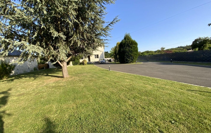 Maison VENDOME (41100)  183 m2 439 000 € 