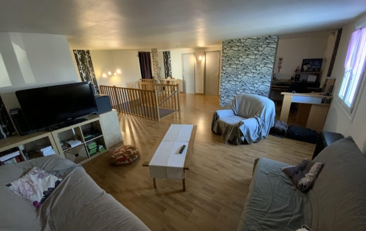 Maison VENDOME (41100)  183 m2 439 000 € 