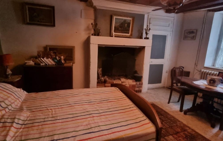 Maison LA CHARTRE-SUR-LE-LOIR (72340)  74 m2 81 000 € 