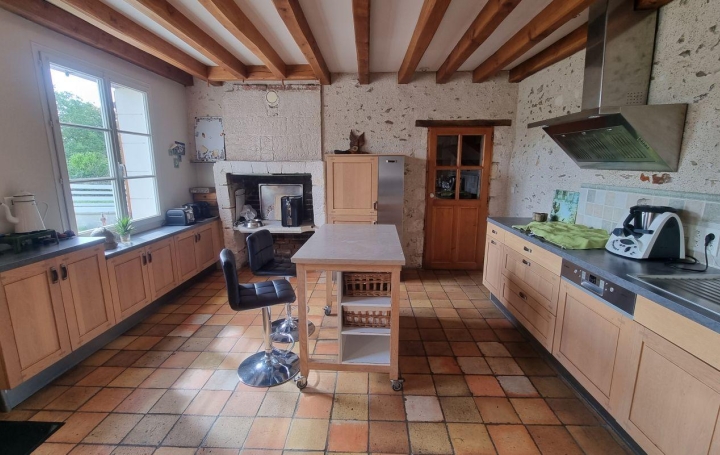 Maison VENDOME (41100)  150 m2 343 000 € 