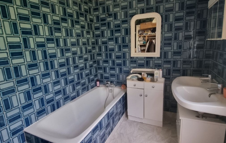 Maison VENDOME (41100)  161 m2 241 500 € 