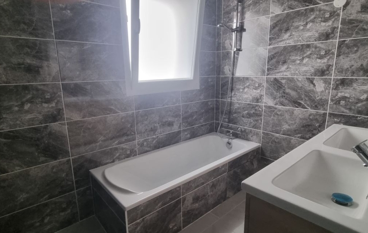 Maison VENDOME (41100)  142 m2 327 600 € 