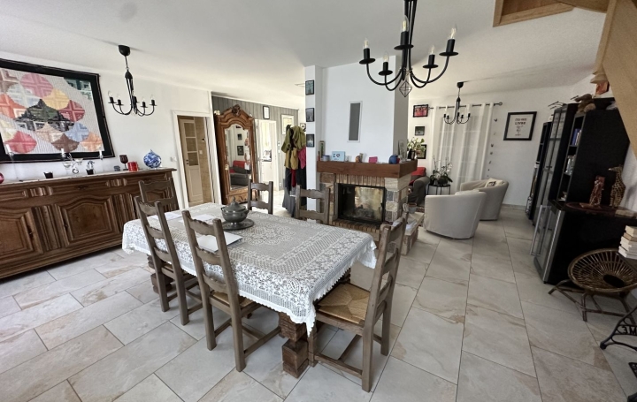 Maison VENDOME (41100)  186 m2 379 000 € 