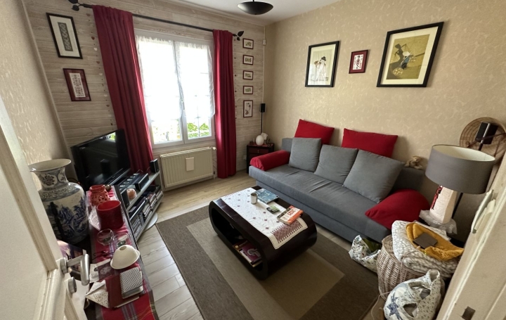 Maison VENDOME (41100)  186 m2 379 000 € 