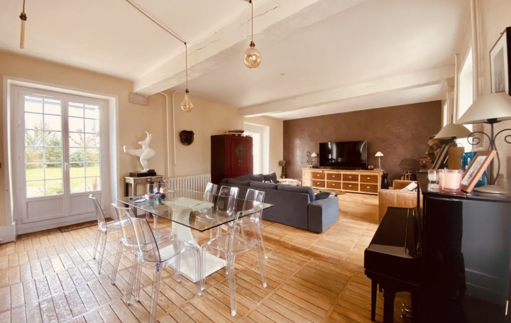 Maison VENDOME (41100)  273 m2 614 000 € 