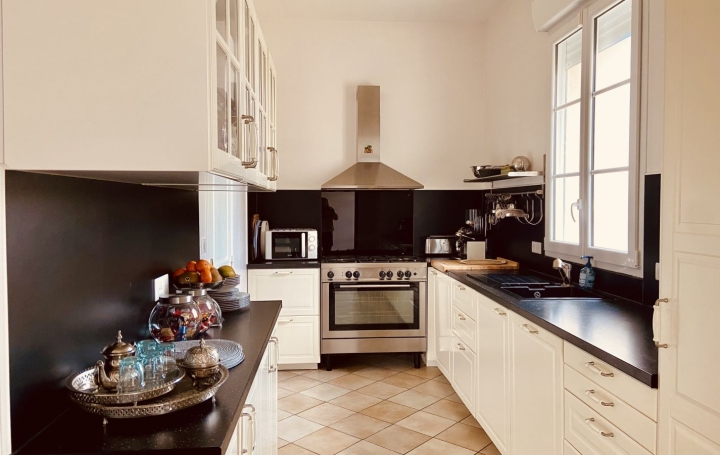 Maison VENDOME (41100)  273 m2 614 000 € 