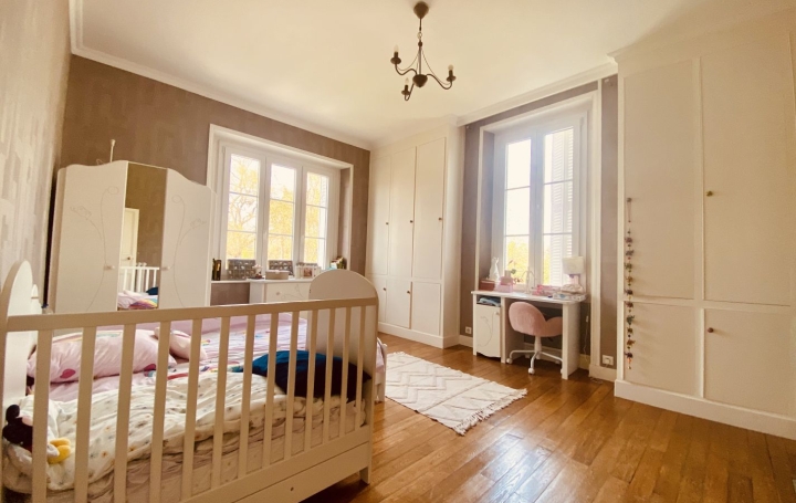 Maison VENDOME (41100)  273 m2 614 000 € 