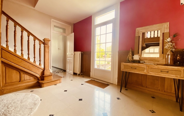 Maison VENDOME (41100)  273 m2 614 000 € 