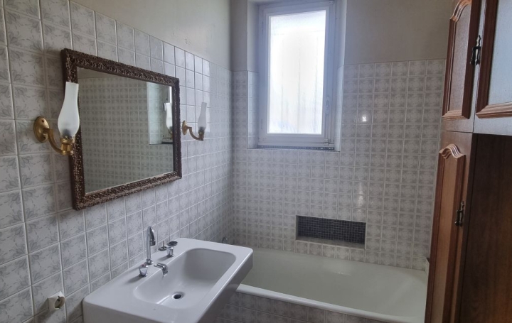 Maison VENDOME (41100)  141 m2 225 000 € 