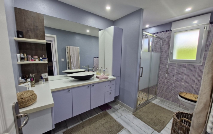 Maison VENDOME (41100)  156 m2 369 000 € 