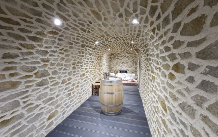 Maison VENDOME (41100)  156 m2 369 000 € 