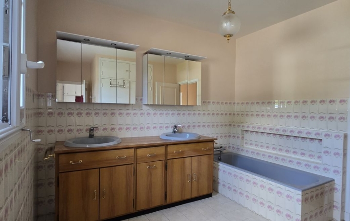 Maison VENDOME (41100)  162 m2 265 000 € 